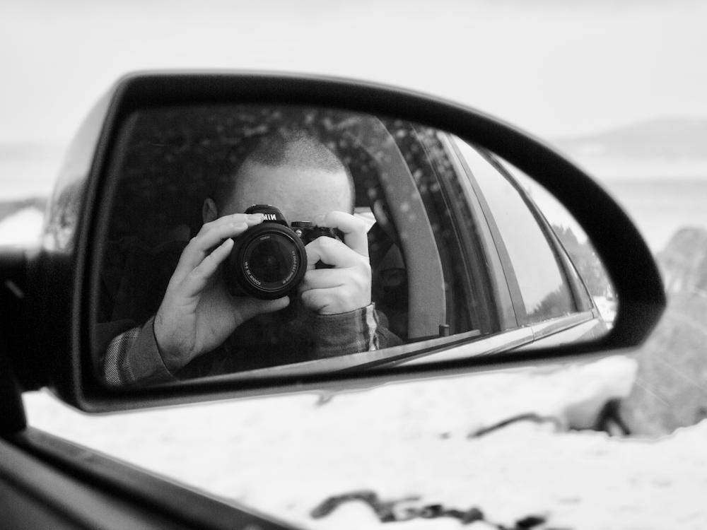 Liam Ross selfie with dSLR in car rearview mirror