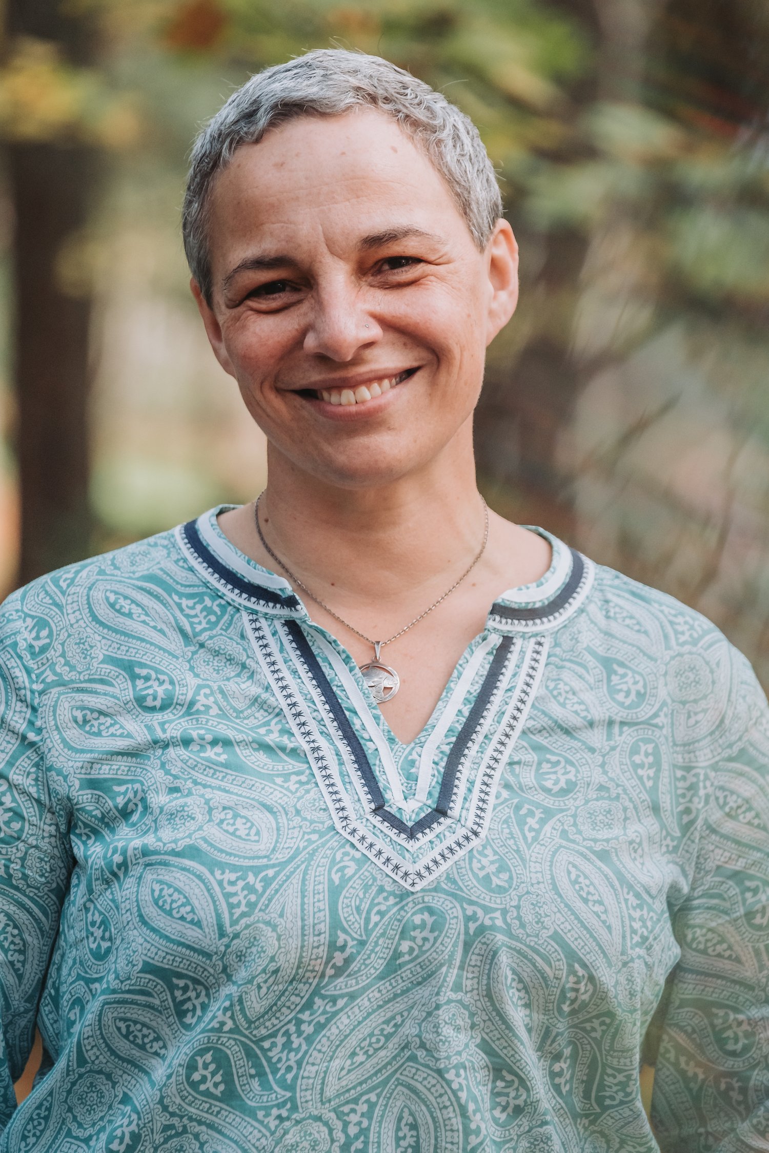 smiling woman with salt'n'pepper hair